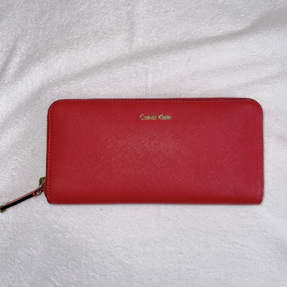 💕 Calvin Klein Red Saffiano Leather Wallet 🤩